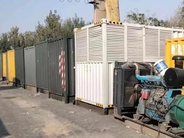咸宁200KW柴油发电机机组每小时油耗是多少？